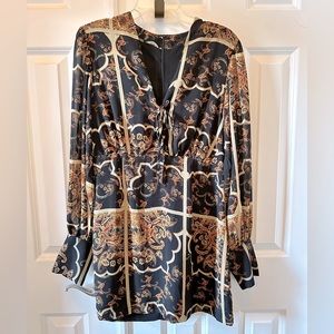 Glamorous short dress. Flare sleeves with cuffs. Lace up front. Medium